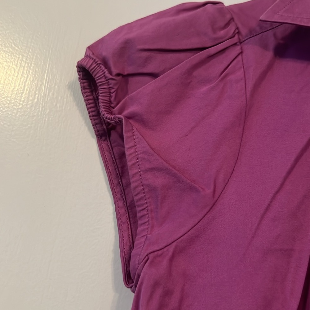 Banana Republic short sleeve button down top for women. Size 4P - Picture 5 of 6
